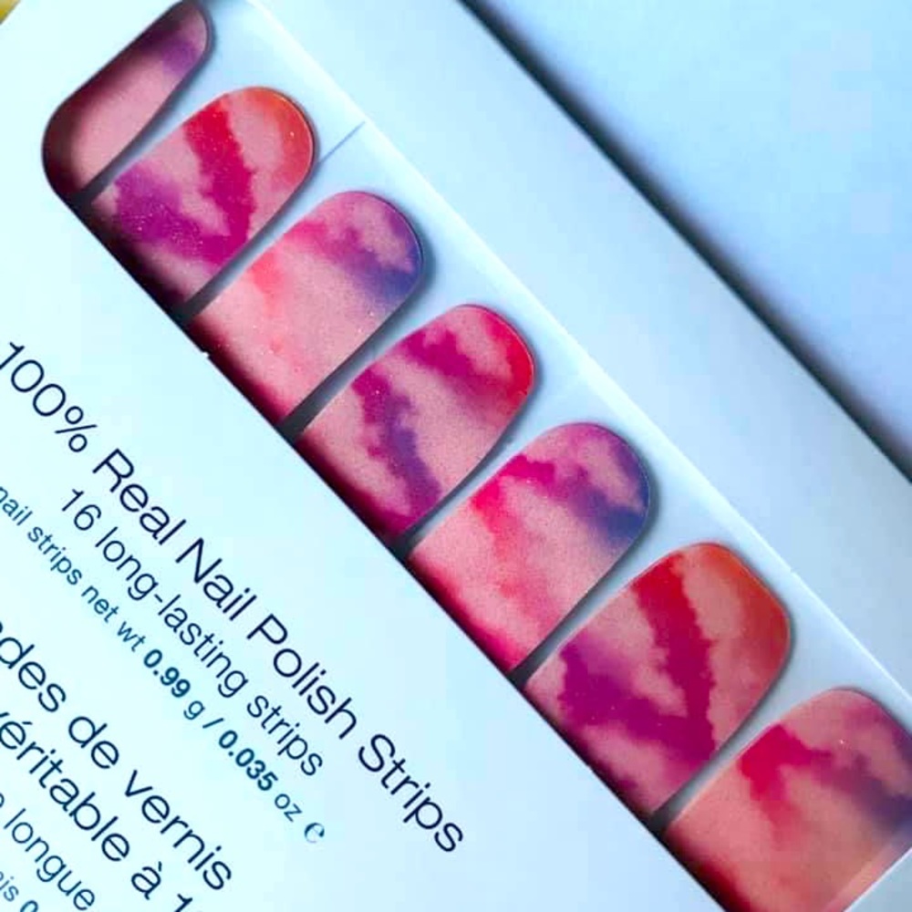 Color Street Nails, Retired set
Bundle and save on shipping per set! 5/$25